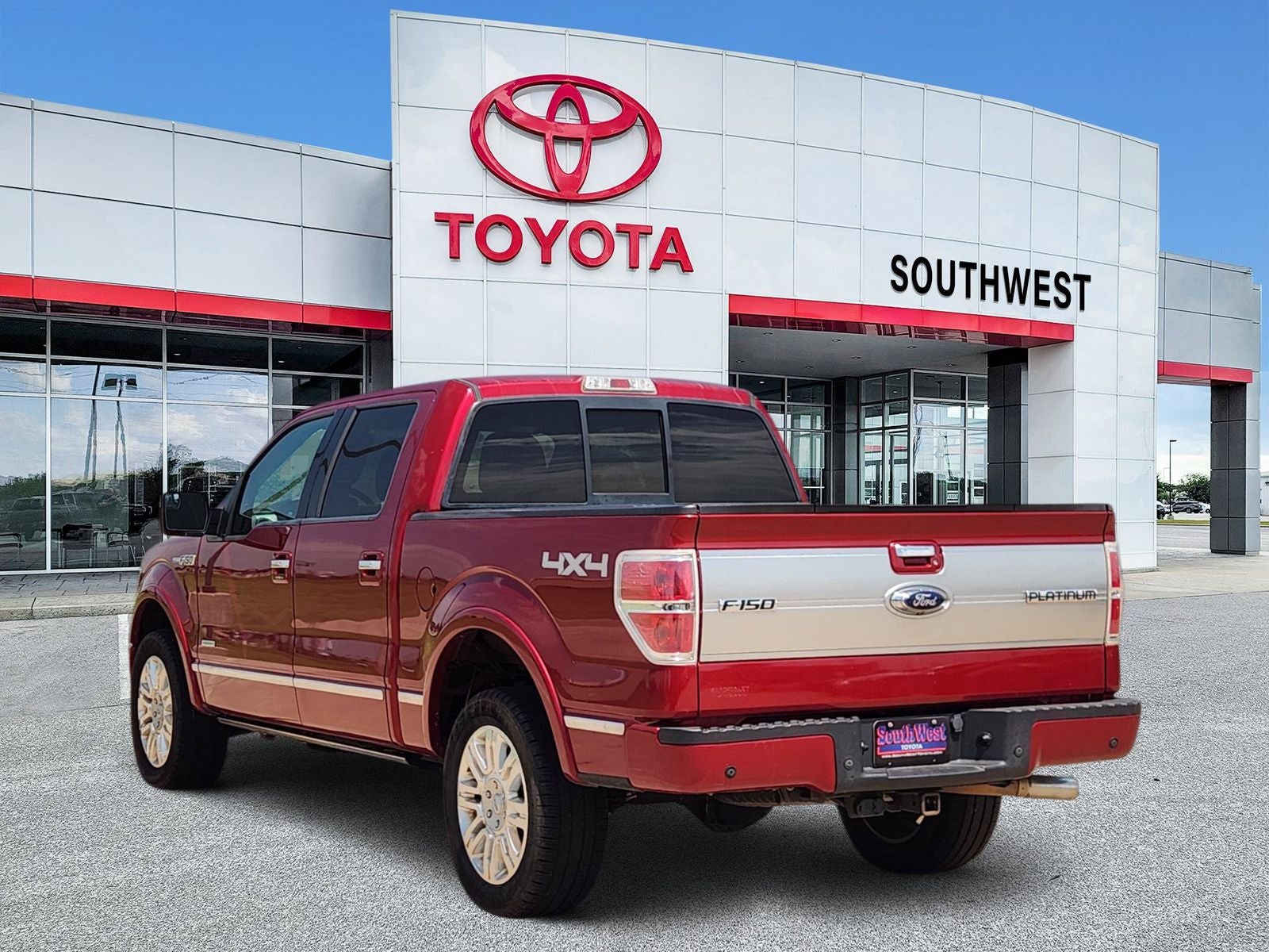 2014 Ford F-150 — interior view